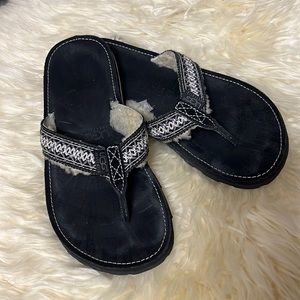 Ugg fur lined black flip flops. Leather. Sz 8. EUC